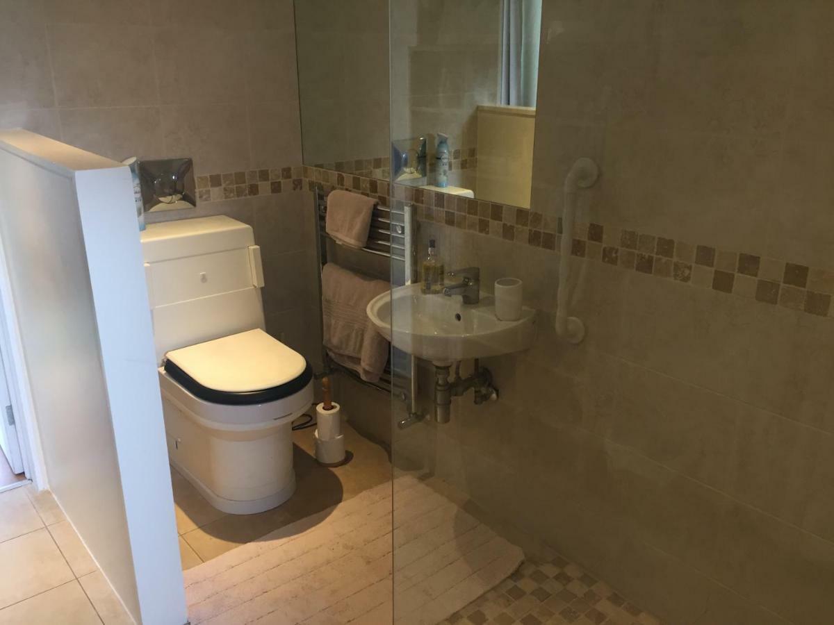 Clinton'S Green B&B Bracknell Bagian luar foto